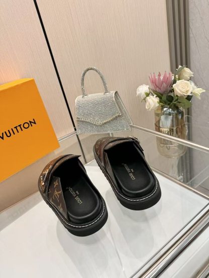 Louis Vuitton winterbreak comfert flat slides - Image 2