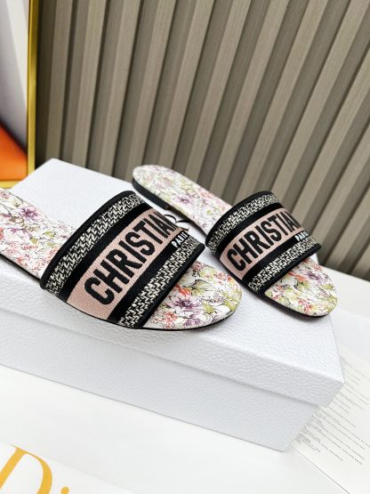 Dior refined embroidered slippers with exquisite soles - Image 2