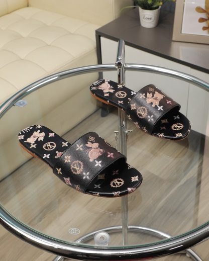 Louis Vuitton low-top flip flops