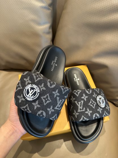 Louis Vuitton classic slippers