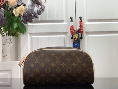 Louis Vuitton bag m47528 coffee grid toiletry bag