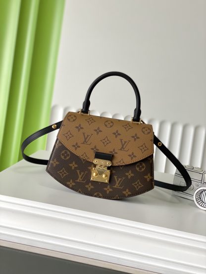 Louis Vuitton SAC TILSITT Fan Bag