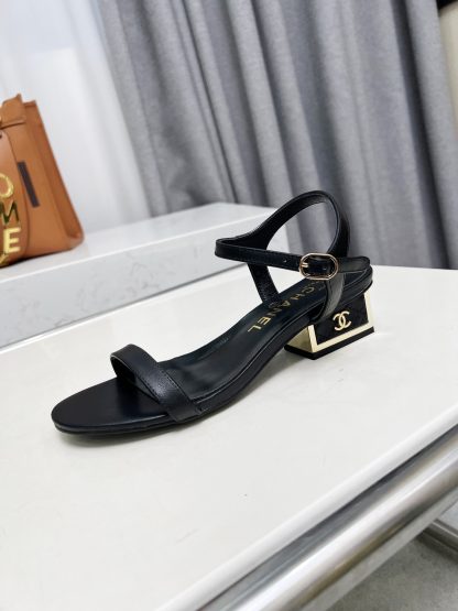 Chanel black one-strap gold-plated heel sandals Heel height: 3.5cm