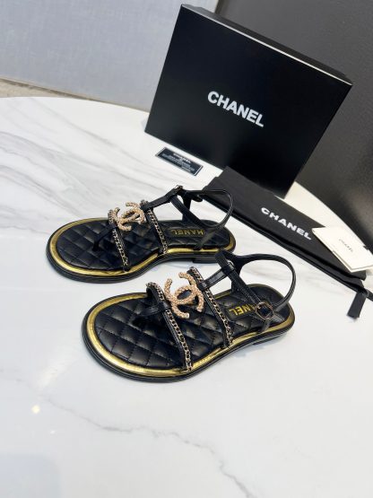 Chanel new black classic flip-flop intellectual and elegant sandals