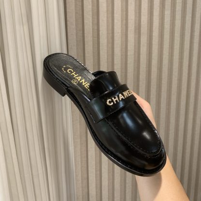 Chanel Spring and Summer New Black High-grade Diamond Buckle Letter Leather Butter Lazy Half Slipper Sandals