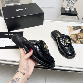 Chanel autumn and winter new goddess elegant temperament black patent leather half slippers