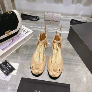 Chanel's new Camellia series apricot sandals for early spring, heel height 2.5cm