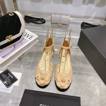 Chanel's new Camellia series apricot sandals for early spring, heel height 2.5cm