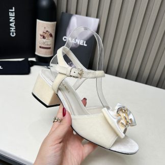 Chanel white spring and summer celebrity temperament super durable thick heel sandals