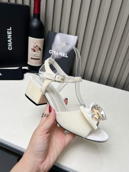 Chanel white spring and summer celebrity temperament super durable thick heel sandals