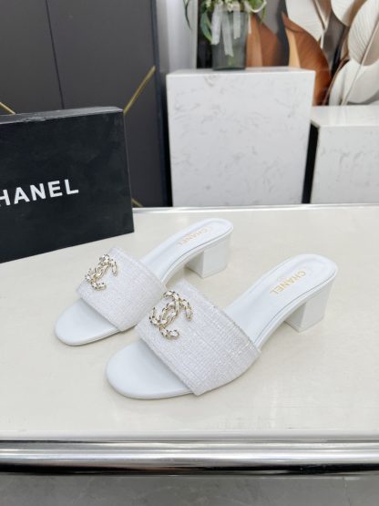 Chanel 2025 new white fabric sheepskin thick heel sandals