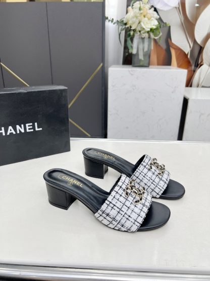 Chanel 2025 new black and white checkered fabric sheepskin thick-heeled sandals