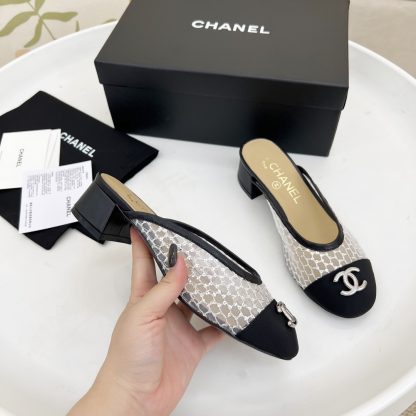 Chanel white hollow spring and summer dancing shoes series new small round head retro sandals