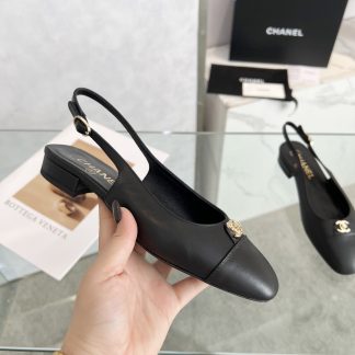 Chanel's new black matte early spring dance shoes series: lovely small round head slim sandals
