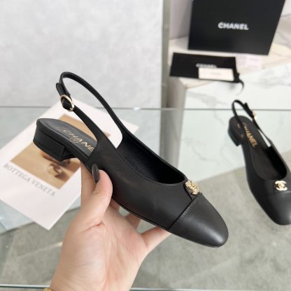 Chanel's new black matte early spring dance shoes series: lovely small round head slim sandals