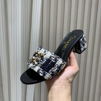 Chanel spring and summer new black goddess elegant and durable thick heel sandals