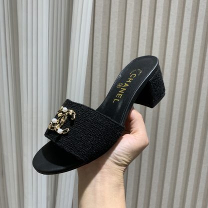 Chanel spring and summer new pure black goddess elegant and durable thick heel sandals
