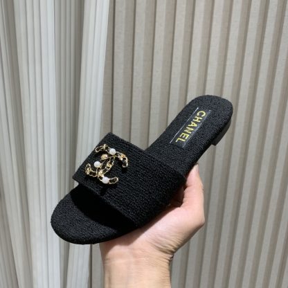 Chanel Spring and Summer New Black Goddess Elegant Flat Sandals