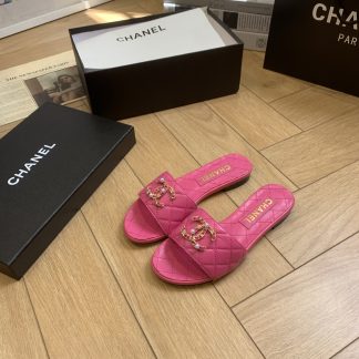 Chanel's new spring and summer pink style flat sandals with ladylike temperament