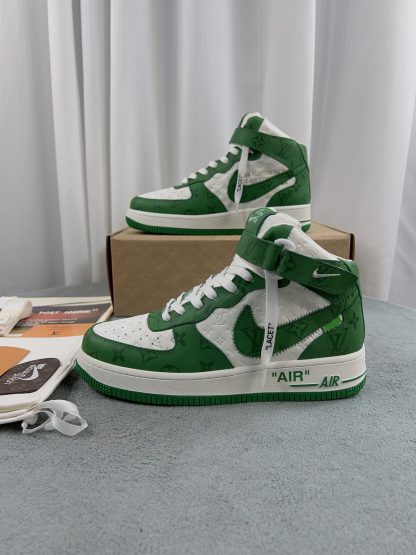 Louis Vuitton couple's co-branded sports shoes