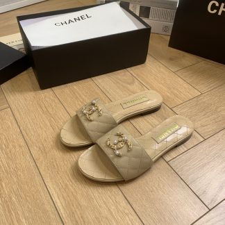 Chanel's new spring and summer apricot-colored flat sandals with a ladylike temperament