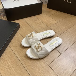 Chanel's new white spring and summer style flat sandals with elegant temperament