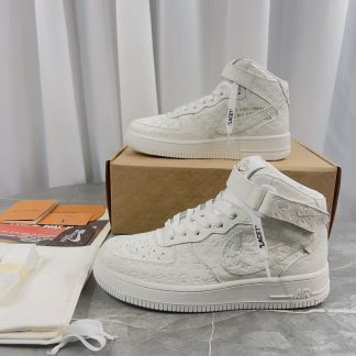 Louis Vuitton couple's co-branded sports shoes