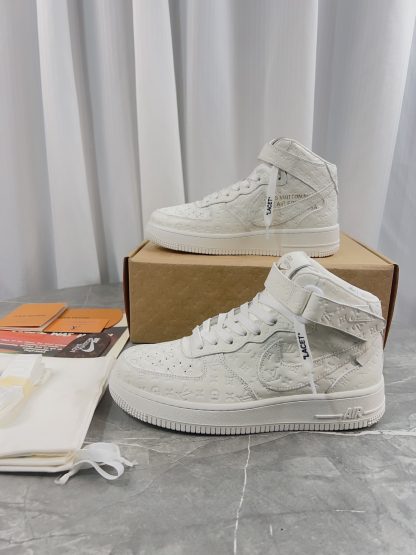 Louis Vuitton couple's co-branded sports shoes