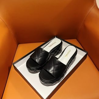 Chanel new black high-heeled sandals, heel height 7.5cm