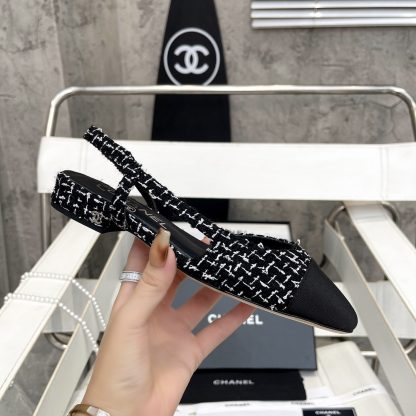 Chanel Fashion Classic Mixed Sheepskin Black and White Flat Sandals