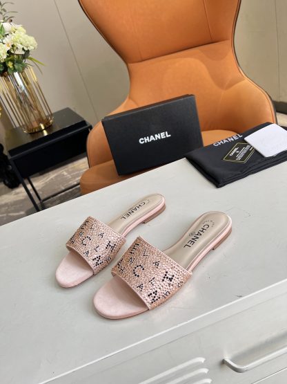 Chanel's most beautiful early spring super shiny beautiful water brick light pink sandals