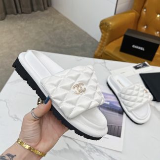 Chanel spring and summer embroidered diamond-shaped platform white sandals
