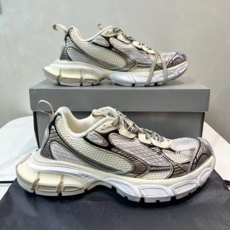 Balenciaga trendy versatile sneakers
