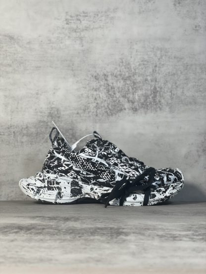 Balenciaga trendy retro dad shoes