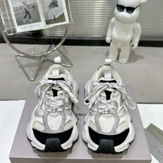 Balenciaga trendy fashionable sneakers