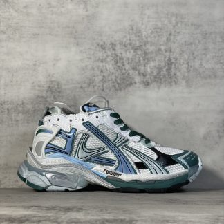 Balenciaga trendy fashionable sneakers