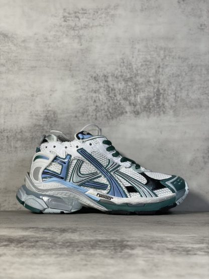 Balenciaga trendy fashionable sneakers