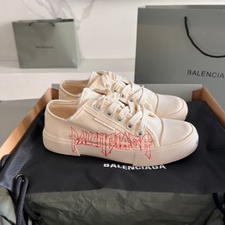 Balenciaga stylish and versatile casual shoes