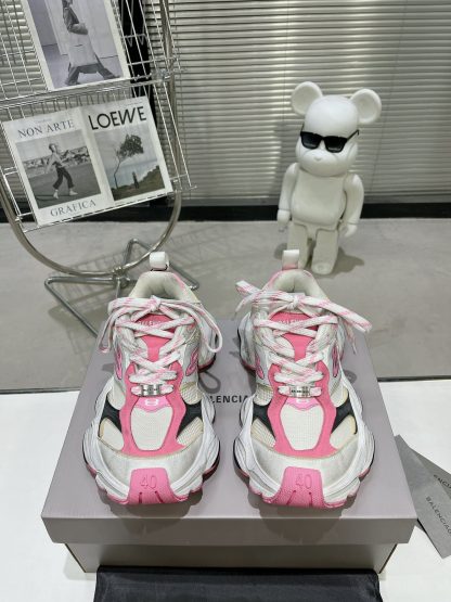 Balenciaga fashionable trendy sports shoes