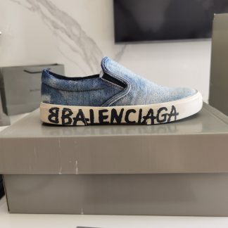Balenciaga distressed graffiti casual shoes
