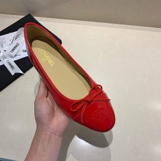 Chanel fashion items pure red elegant and exquisite ballet shoes