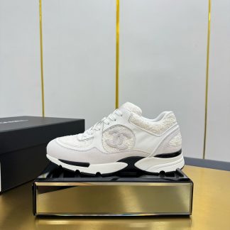 Chanel top white classic embroidered casual sneakers