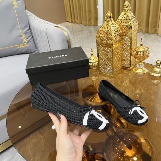 Chanel autumn and winter new black round head with bow retro loafers