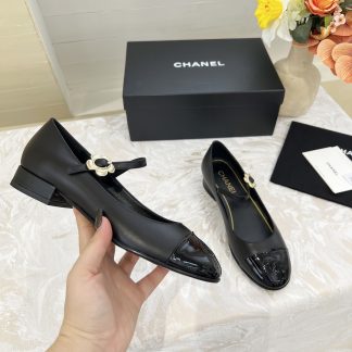 Chanel autumn and winter new black retro style small round head thick heel loafers