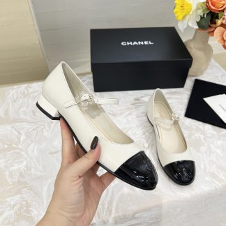 Chanel autumn and winter new white retro style small round head thick heel loafers
