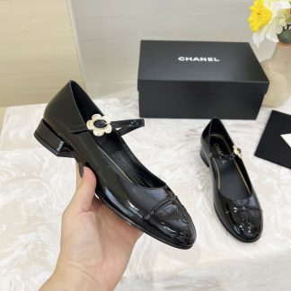 Chanel autumn and winter new black shiny retro style small round head thick heel loafers