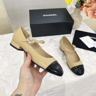 Chanel autumn and winter apricot new retro style small round head thick heel loafers