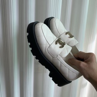 Chanel autumn and winter small round head slim retro style white loafers heel height 4.5cm