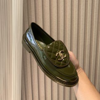 Chanel's new elegant green loafers for early spring