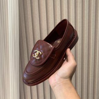 Chanel's new elegant and durable red matte loafers for early spring